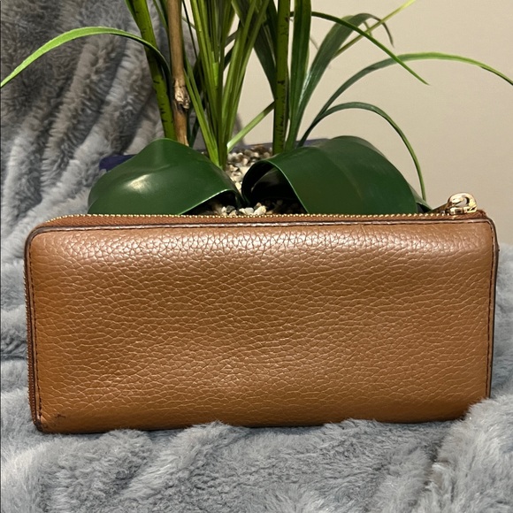 Michael Kors Continental Brown Wallet GUC retail $159 - Picture 4 of 9